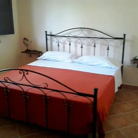 לינה וארוחת בוקר Del Castagneto 3*